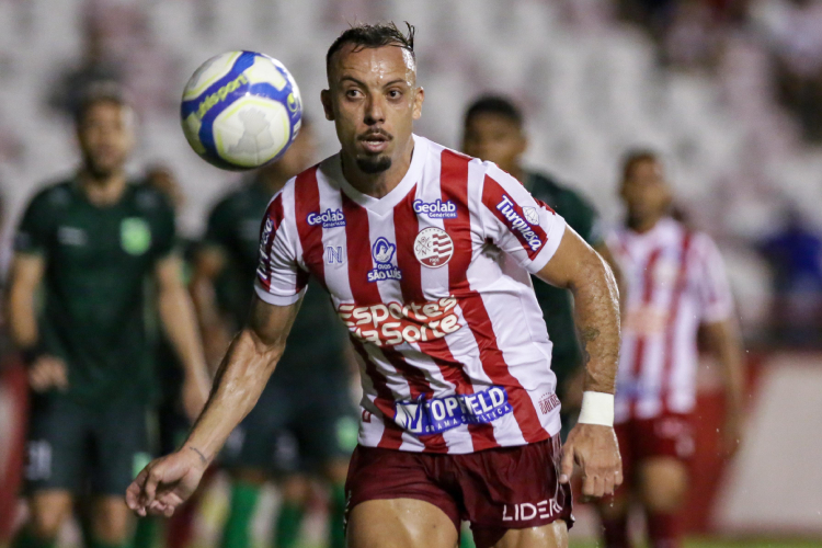 Paulo Sérgio é a grande esperança de gols do Náutico contra o Confiança
