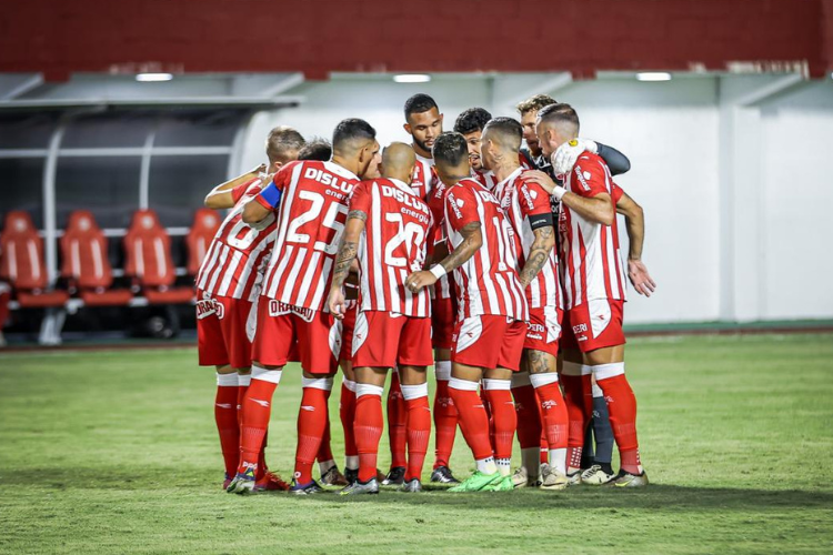 Náutico se fecha para tentar encostar no G8 da Série C
