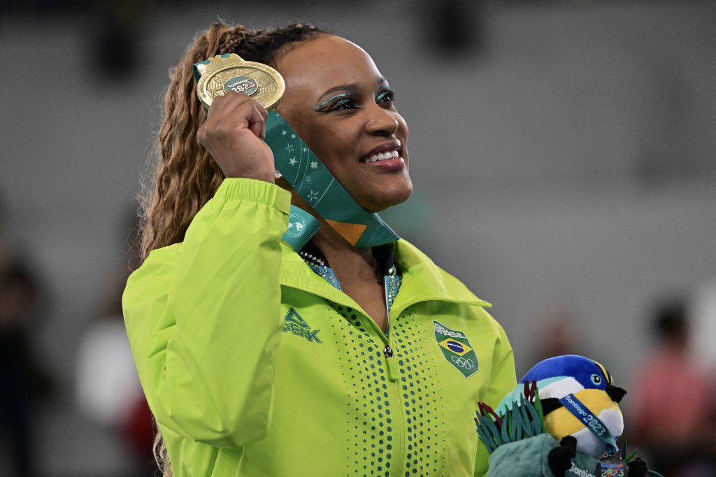 Grande favorita na prova de salto, Rebeca compete pelo ouro com Simone Biles
