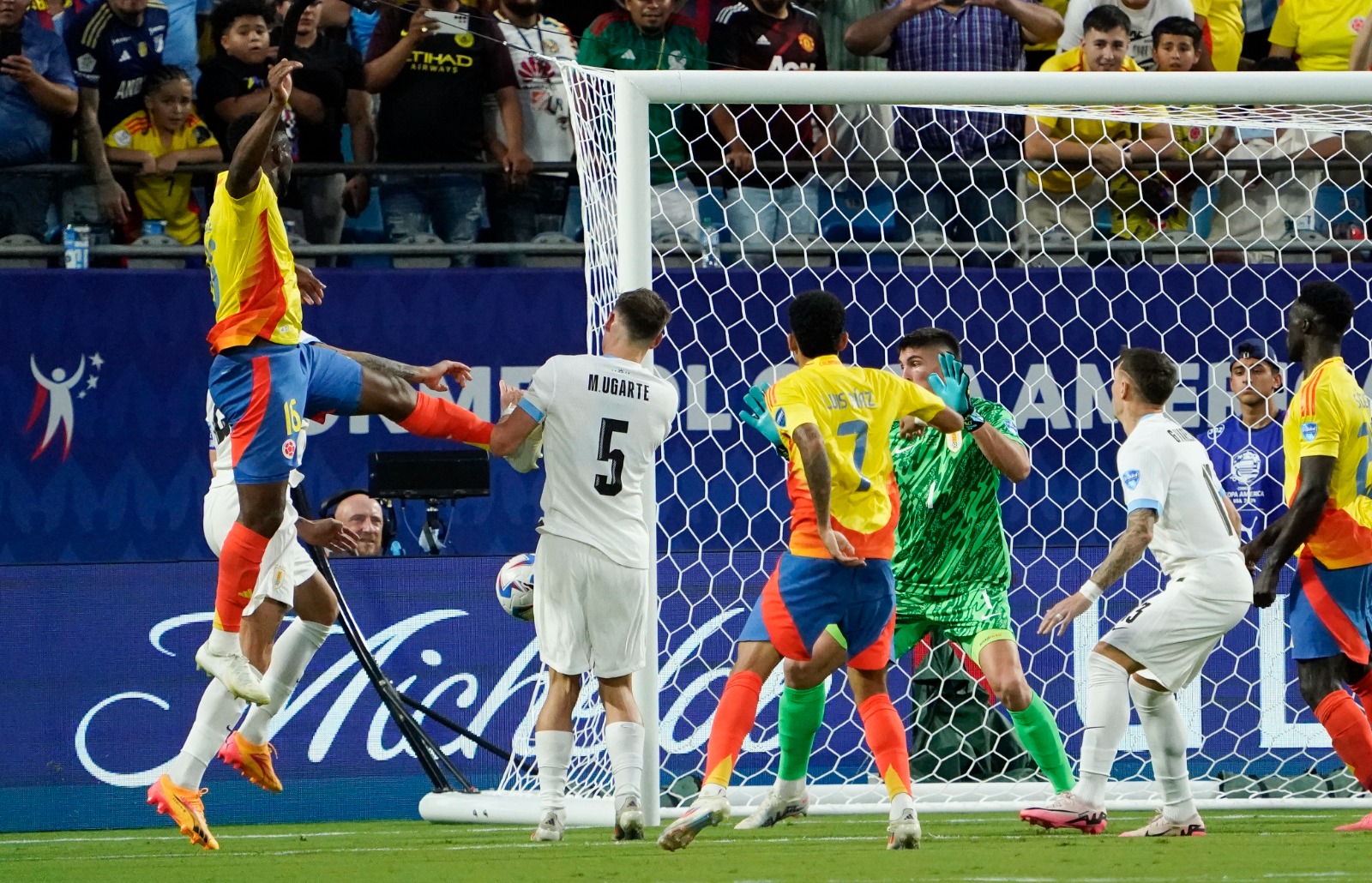 Lerma fez o gol de cabeça que classificou a Colômbia para a final