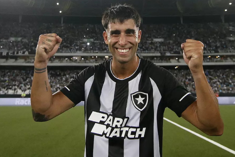 Di Plácido disputou 50 partidas pelo Botafogo em 2023, sendo 42 como titular