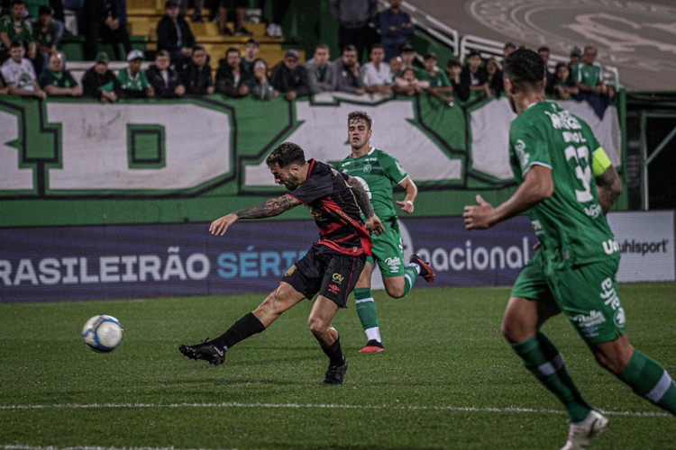 Fabrício Domínguez marcou três gols no últimos cinco jogos do Sport