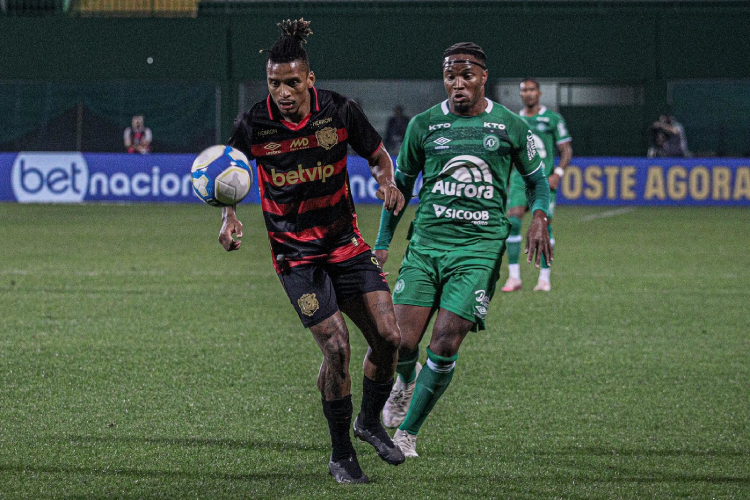 Lateral-esquerdo Dalbert voltou à titularidade após perder cinco jogos por lesão