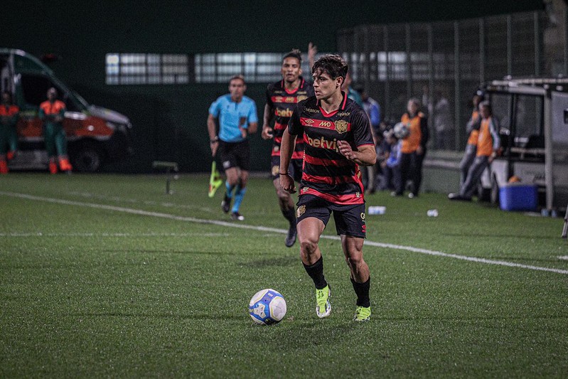 Atacante Lenny Lobato fez sua estreia pelo Sport