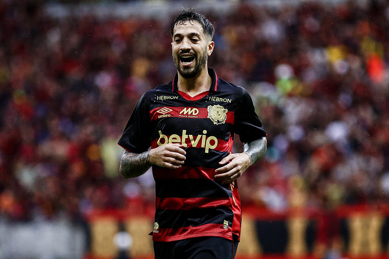 Artilheiro: Volante Fabrício Domínguez marcou três gols nos últimos cinco jogos