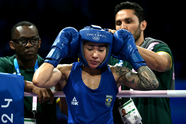 Boxeadora pernambucana, Carol Naka perde por decisão unânime na estreia da categoria 50kg