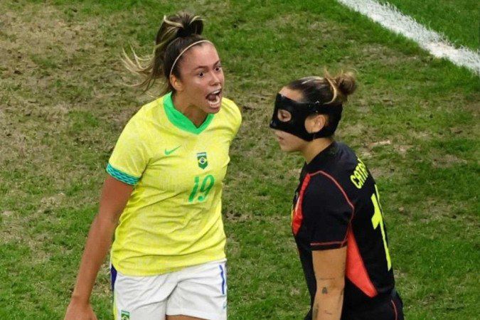 O close no rosto da atacante tupiniquim gerou uma onda de meme nas redes sociais
