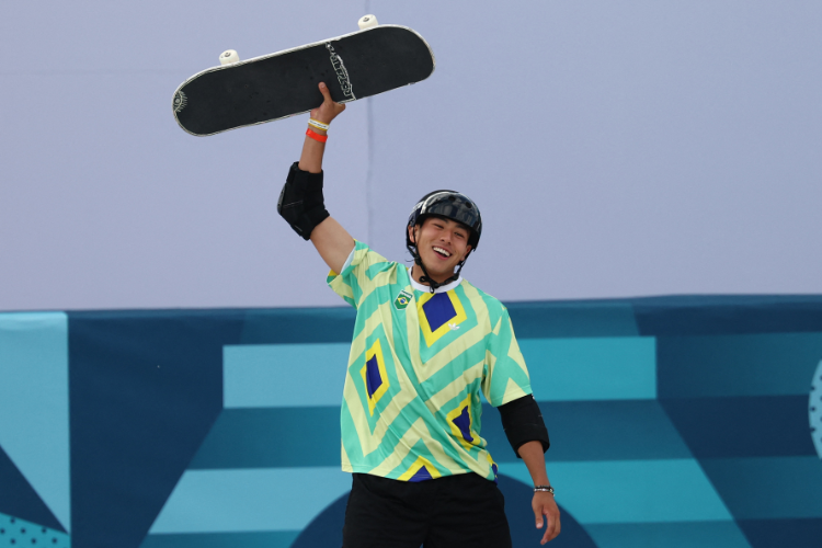 O brasileiro Augusto Akio conquistou a medalha de bronze para o Brasil no skate park