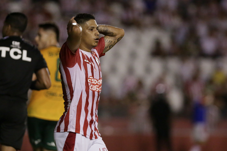 Náutico precisa vencer e torcer contra rivais para se classificar