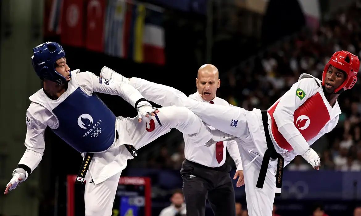 Henrique Marques competindo no taekwondo em Paris