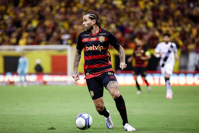 Lucas Lima volta ao time do Sport apó cumprir suspensão