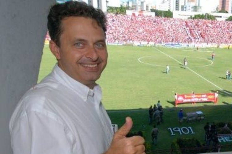 Náutico homenageia torcedor ilustre Eduardo Campos