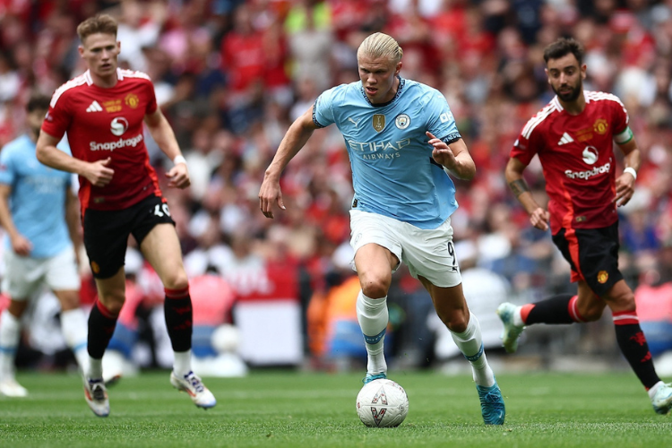 Chelsea e Manchester City se enfrentam nesse domingo (18)