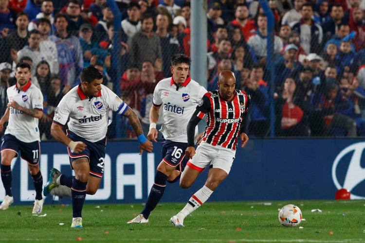O primeiro jogo no Uruguai terminou em empate (0x0)
