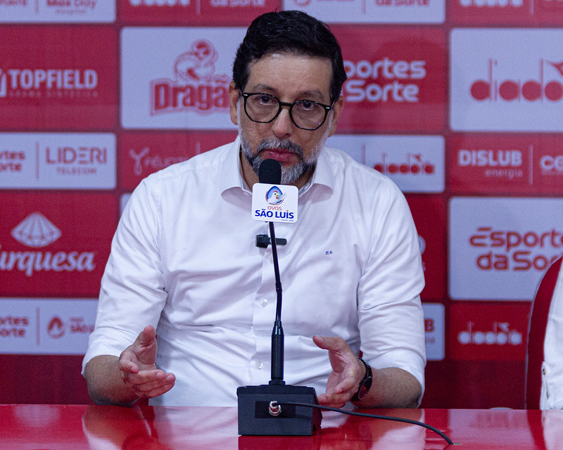 Bruno Becker deixa indefinição sobre o futuro do técnico Bruno Pivetti