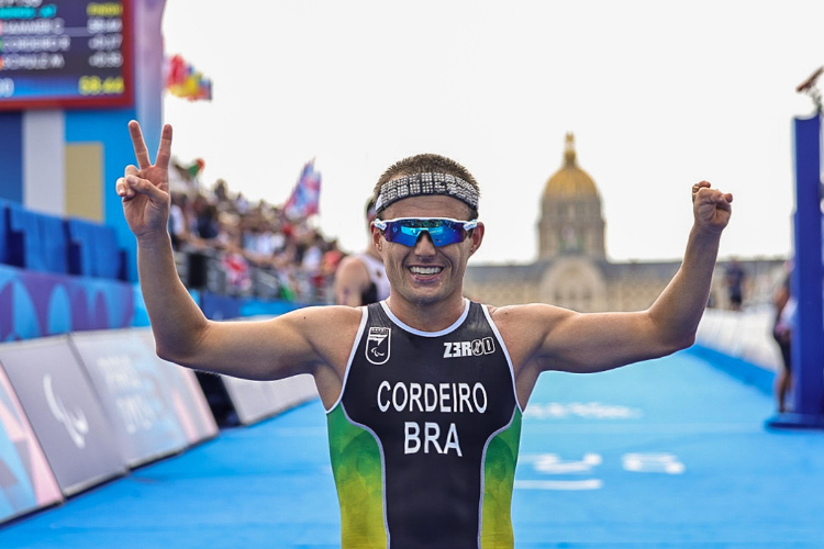 Ronan Cordeiro conquista a prata no triatlo