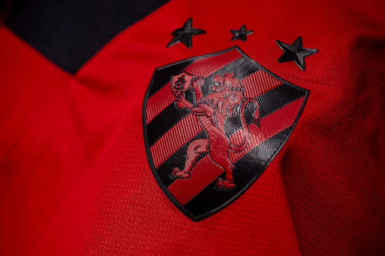 O novo manto do Sport tem como base predominante a cor vermelha