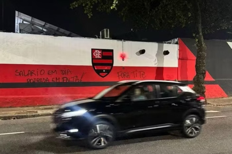 O registro do muro vandalizado passou a circular nas redes sociais