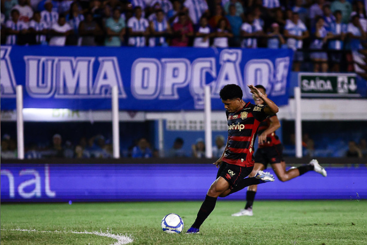 Sport entrou com três volantes na partida contra o Paysandu