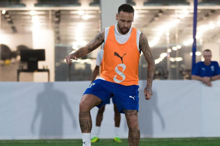 O atacante brasileiro anunciou seu retorno aos treinos coletivos do Al-Hilal