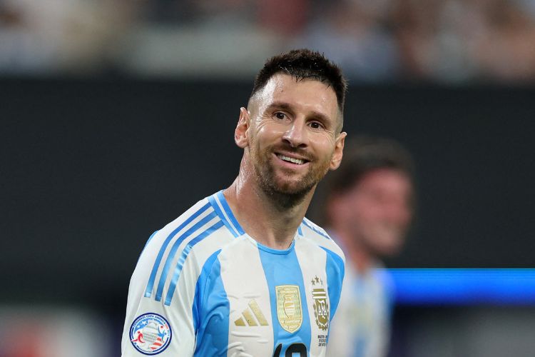 Messi volta à