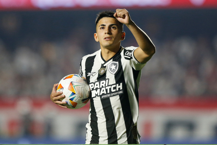 Almada é convocado para jogar as Eliminatórias da Copa do Mundo