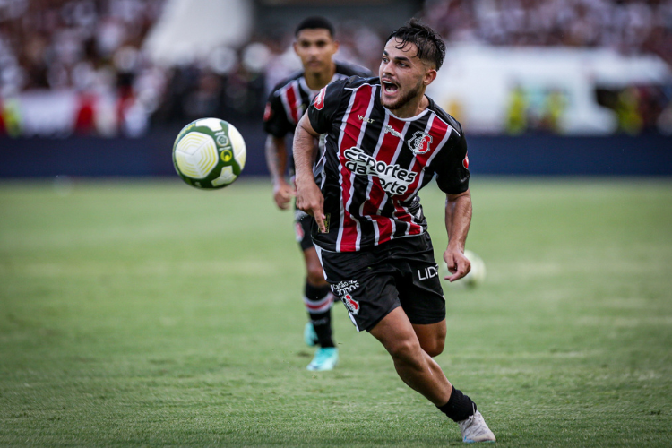 João Pedro celebra retorno ao Tricolor do Arruda