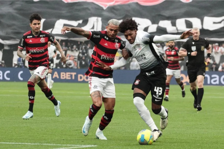 Flamengo segura vantagem, empata com Corinthians e vai à final/Divulgação