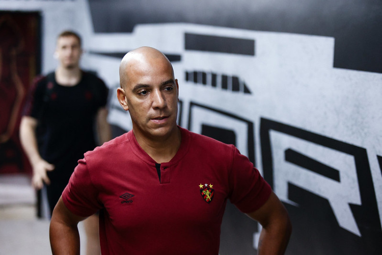 Técnico Português do Sport chegou a 11 partidas pelo clube