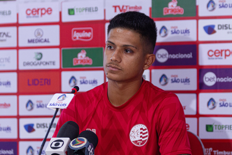 O jogador espera o fim do contrato com o Timbu para selar um acordo definitivo com o Leão