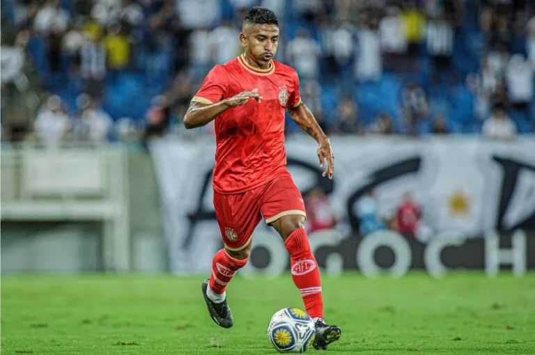 Marcos Ytalo trabalhou ao lado do técnico Marquinhos Santos em 2024