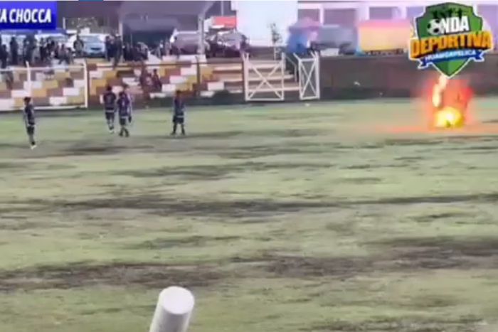 Raio atinge jogadores em campo de futebol