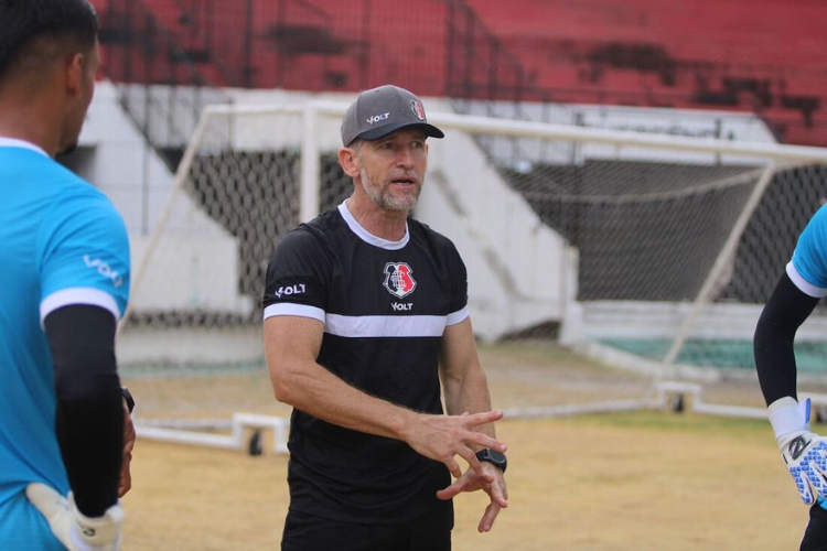 Santa Cruz acerta com Rogério Dal Solio, novo preparador de goleiro