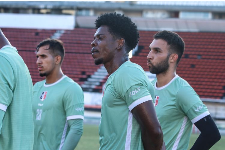 Balotelli comenta disputa no meio-campo do Santa Cruz