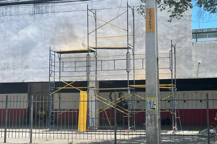 Santa Cruz inicia reforma da fachada do Arruda