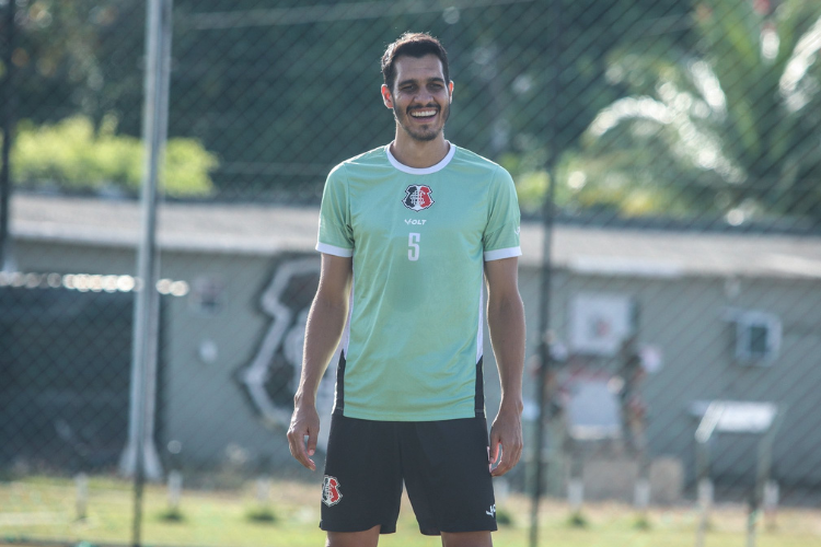 Lucas Siqueira elogiou a preparação do Santa Cruz