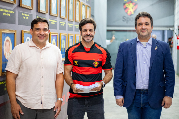 Candidato da oposição marcou um pronunciamento oficial nesta segunda (09)