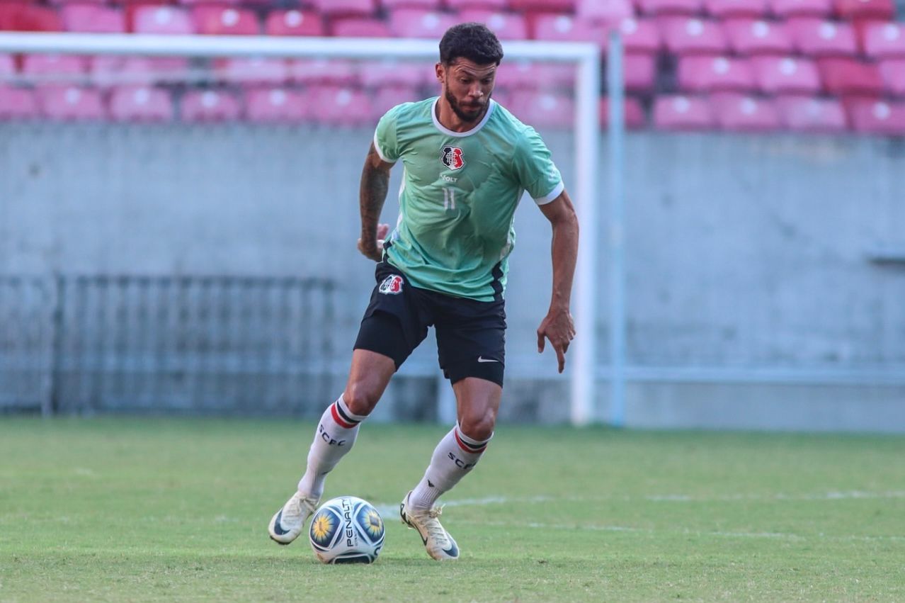 Jhonatan Ribeiro já vem participando da pré-temporada no Santa Cruz