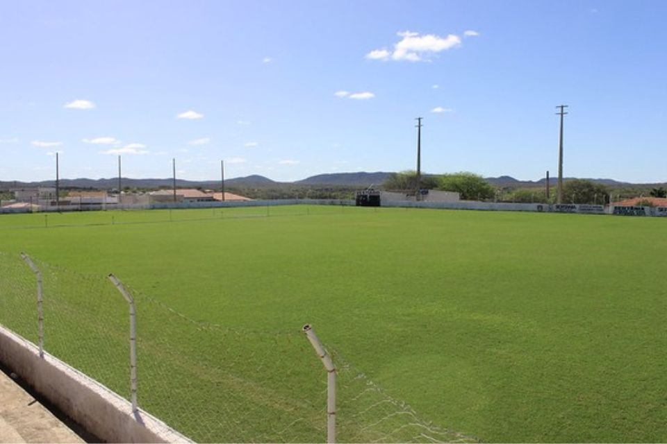 Est&aacute;dio Odilon Ferreira, em Sert&acirc;nia, &eacute; uma das grandes novidades no Pernambucano 2025/Tiago Pav&atilde;o / FPF