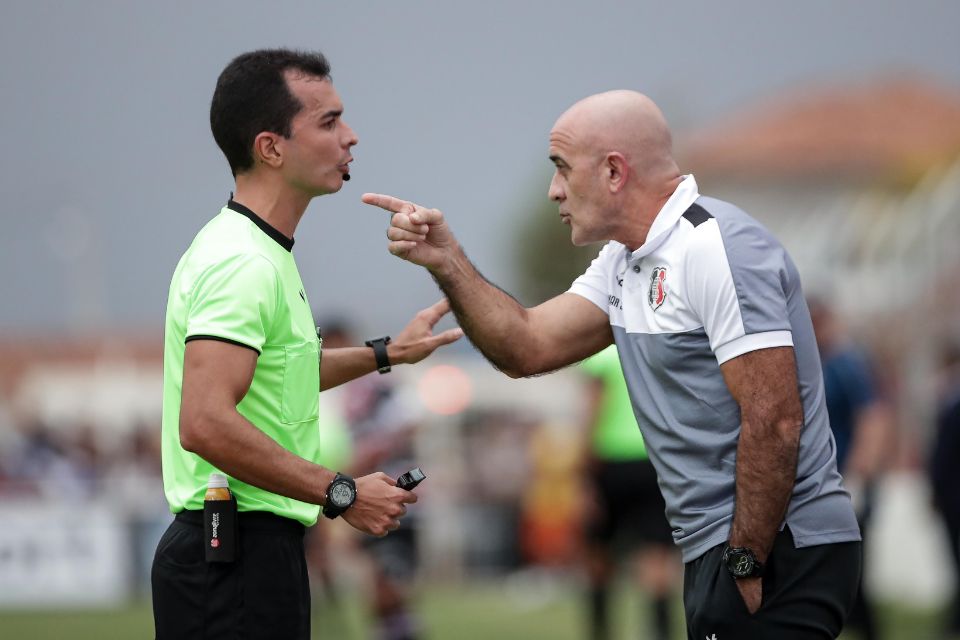 Itamar Schülle reclama com assistente
