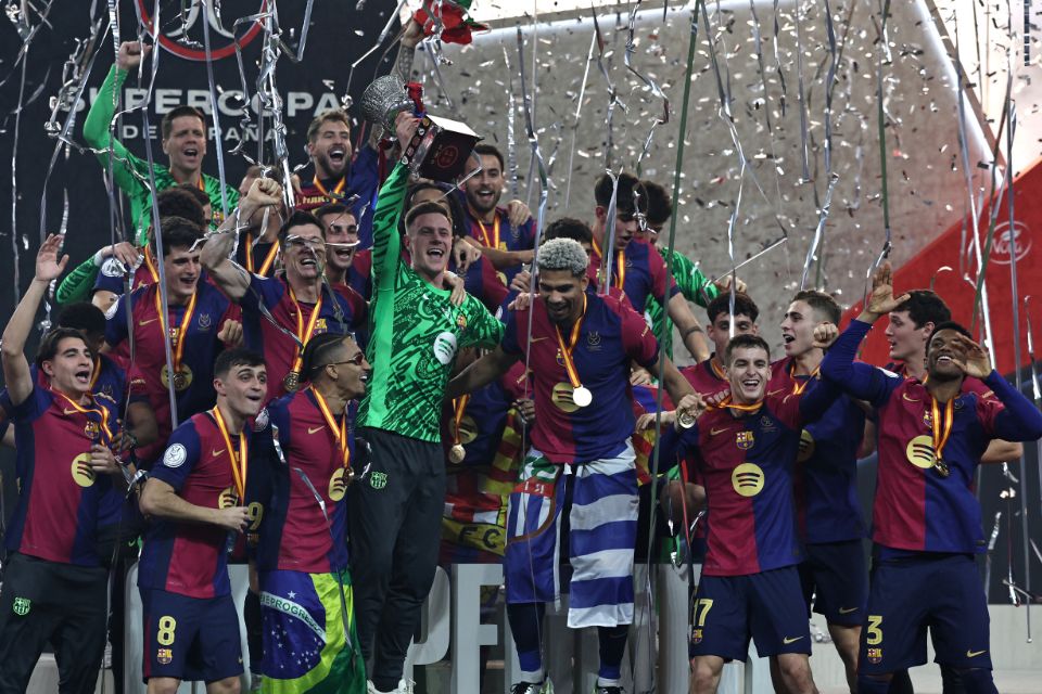 Barcelona conquista sua 15ª taça da Supercopa da Espanha