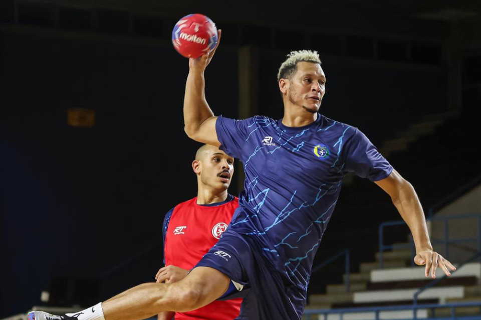 O Brasil chega para disputar o Mundial após cerca de 20 dias de treinamentos 