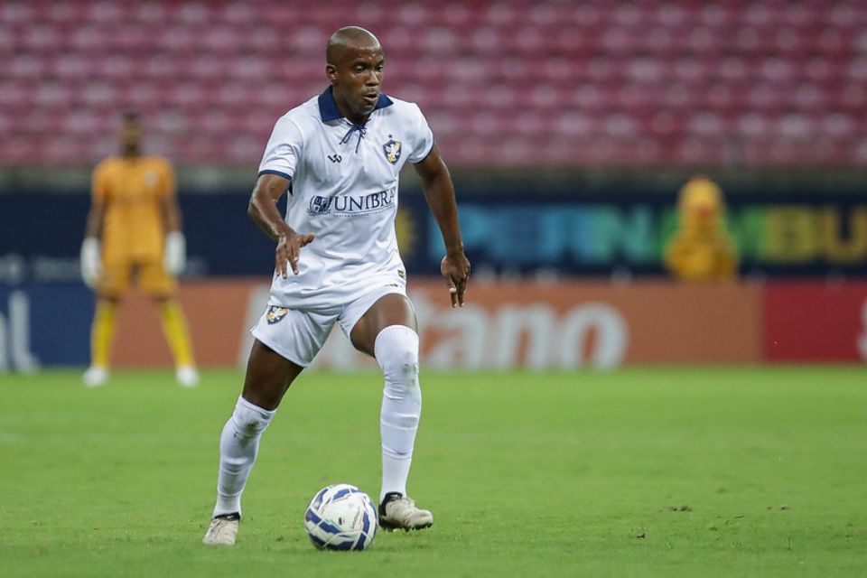 Técnico Dico Wooley foi demitido após derrota na estreia