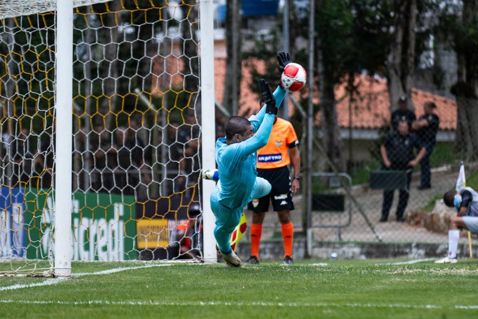 Defesa do goleiro Erick nas cobranças de pênaltis 