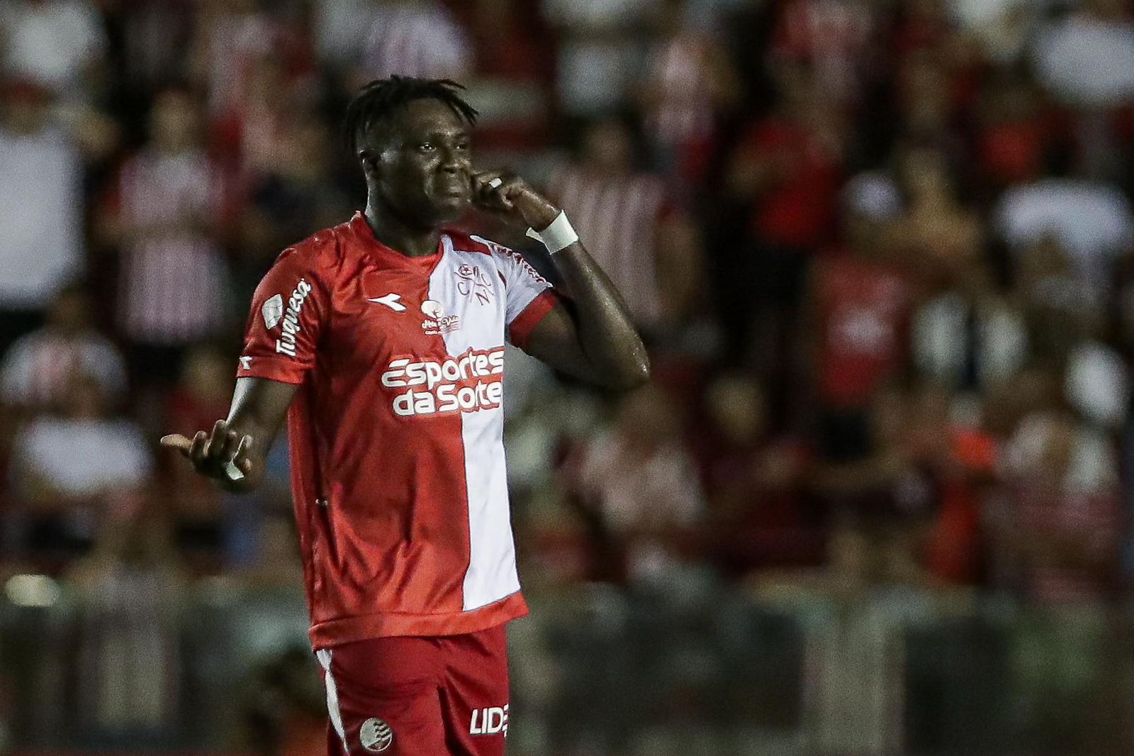 Samuel Otusanya marcou seu primeiro gol pelo Náutico em duelo contra o Jaguar