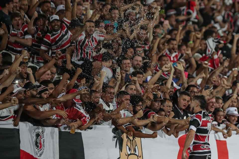 Torcida do Santa Cruz celebra chegada da SAF Coral
