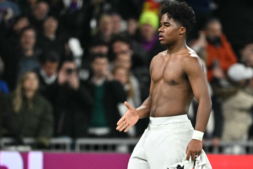 Endrick soma 4 gols com a camisa do Real Madrid