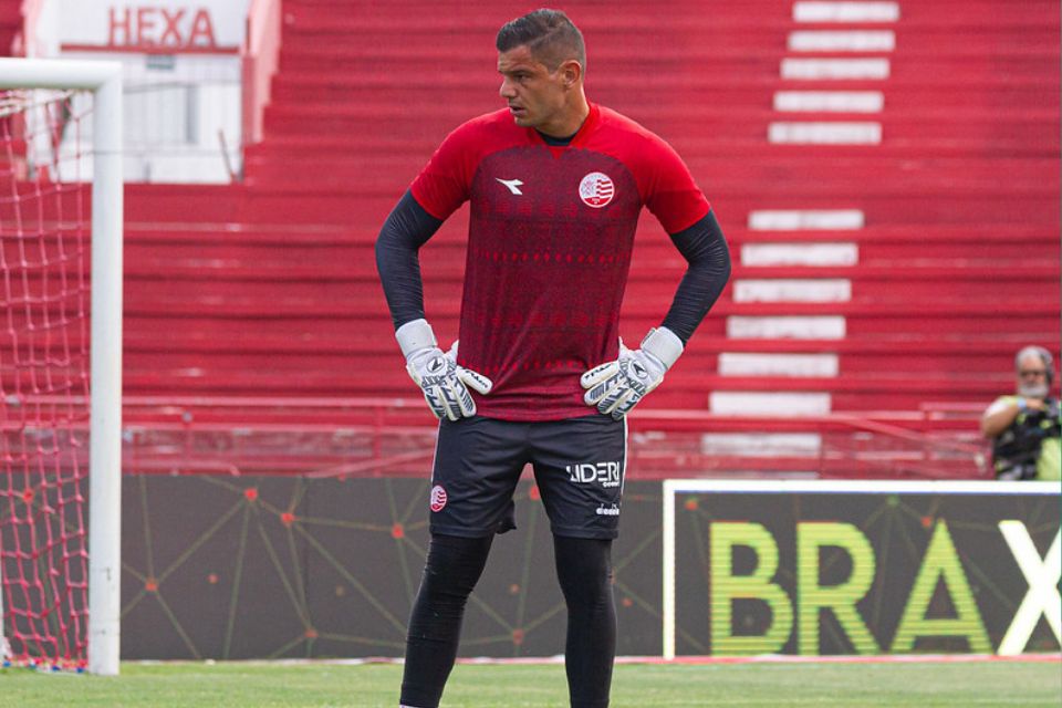 Goleiro de 34 anos chegou para reforçar o Náutico ainda em 2025