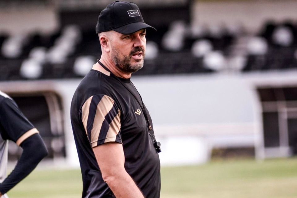 Central demite treinador com duas rodadas do Estadual