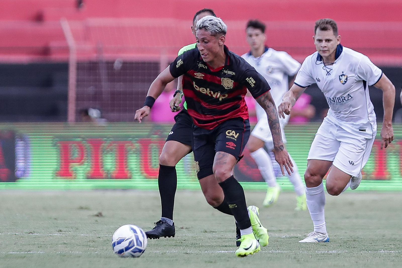 Sport e Retrô empatam em duelo na Ilha do Retiro